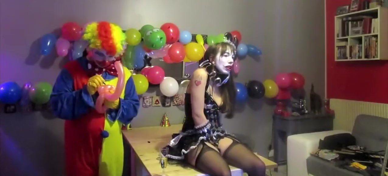 2 Clowns Torture A French Camgirl Ohmibod & Punish TwitKikrak1
